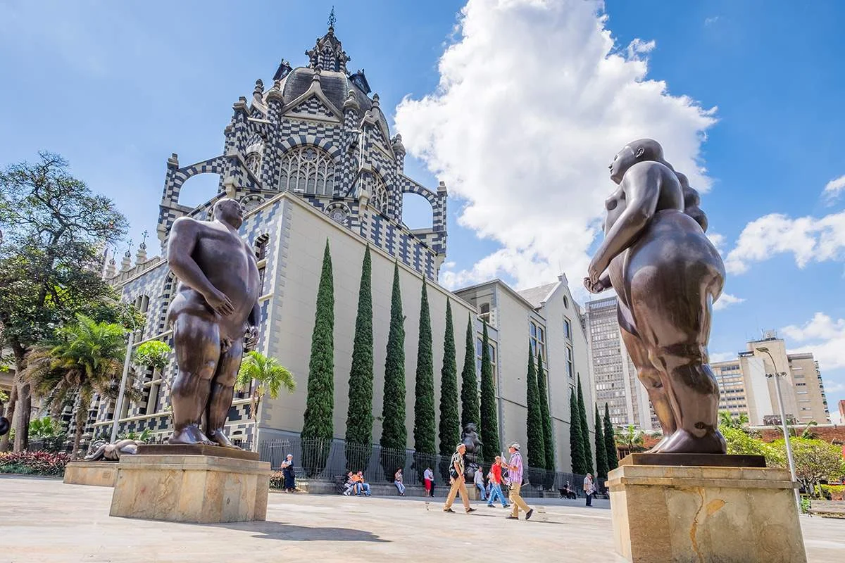 Plaza-Botero-Medellin-Trans-GTN-Renta_Car Plaza-Botero-Medellin-Trans-GTN-Renta_Car